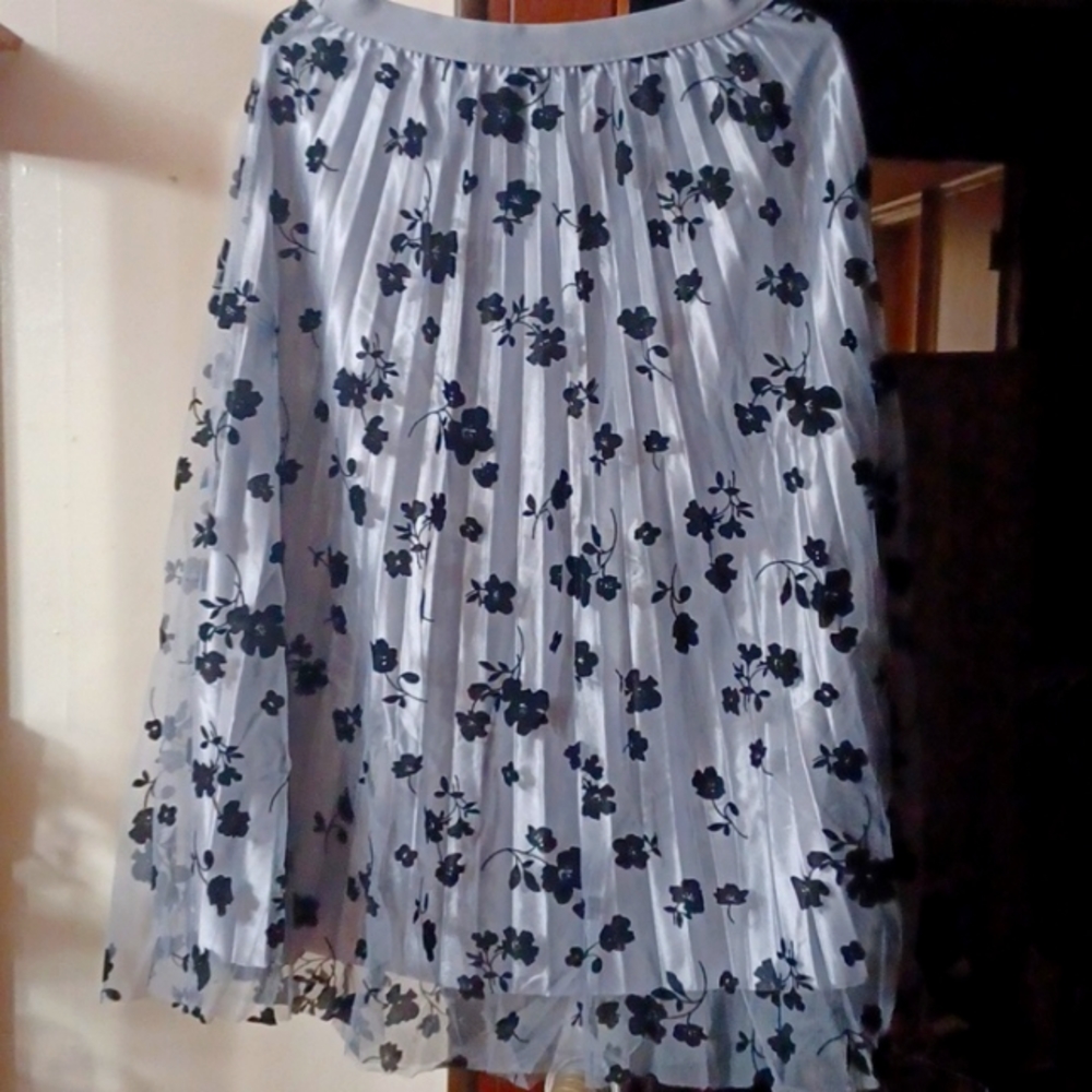 Beautiful Skirt For the Holidays!